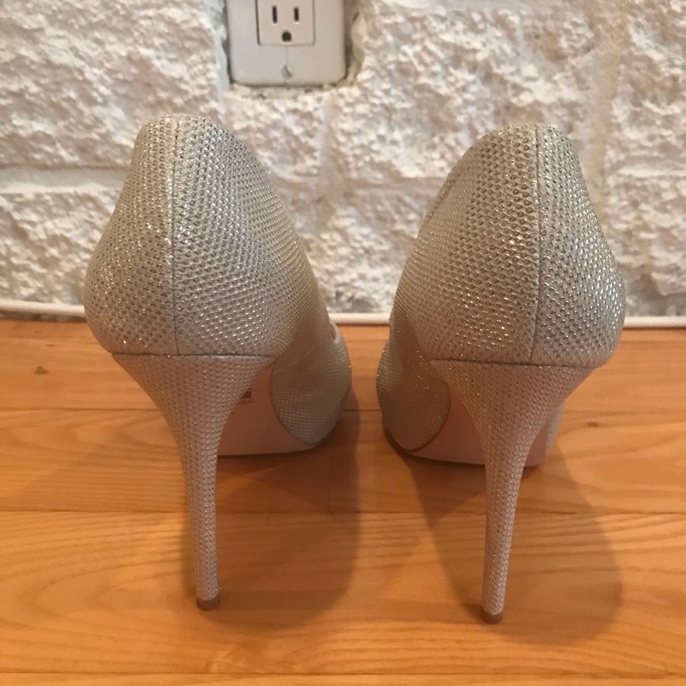 Badgley Mischka Drama Plummet Pumps - Picture 4 of 5